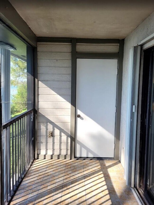 Building Photo - 468 NE 206th Ln