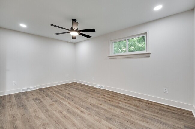 Building Photo - "Newly Renovated 3-Bedroom Retreat with 2 ...