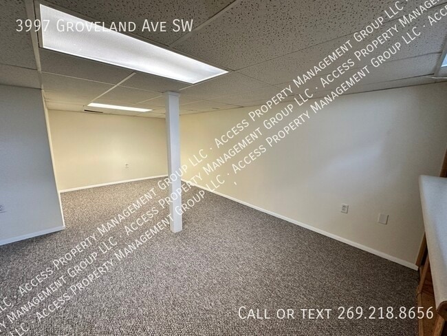 Building Photo - 3997 Groveland Ave SW