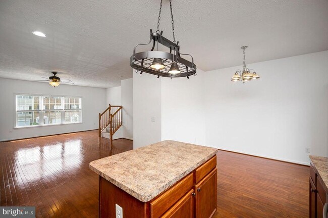Building Photo - 104 Stingray Ct
