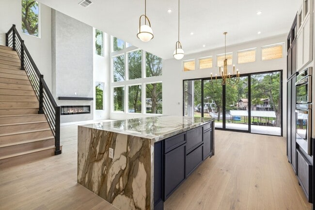 Building Photo - 111 Nob Hill Cir