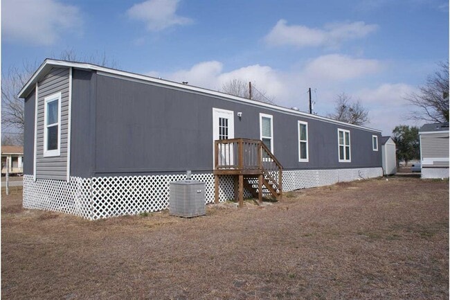 Building Photo - 501 Mesquite Rd