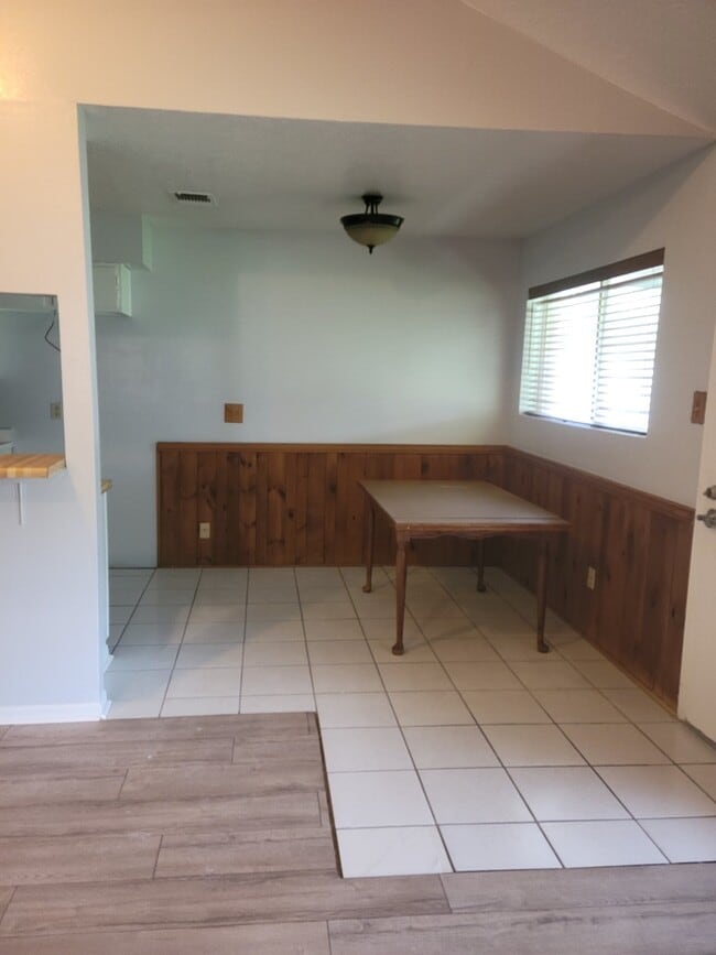 Building Photo - 13023 Maxim Dr