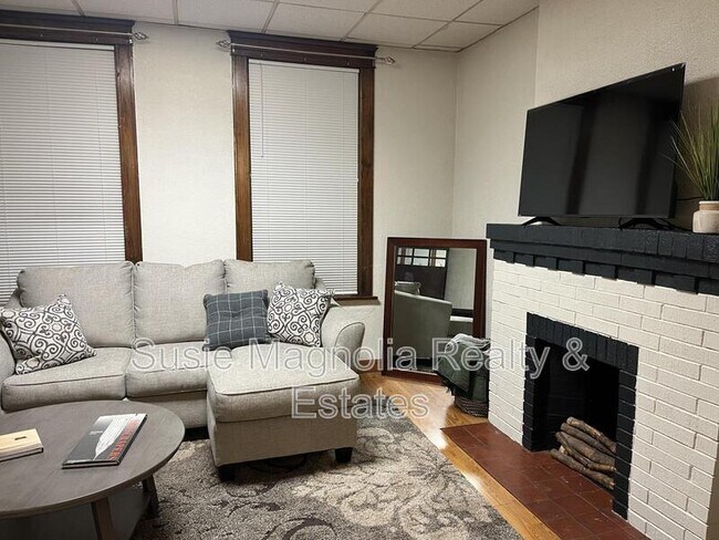 Building Photo - 736 Dover Pl