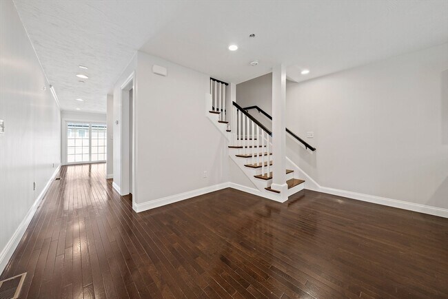 Building Photo - 479 Sherman St