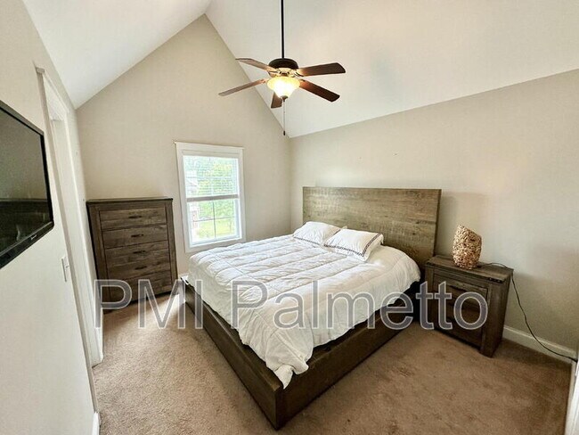 Building Photo - 121 Park Ridge Way