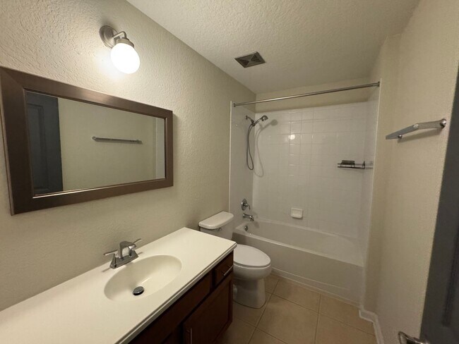 Building Photo - Spacious 4 Bedroom Spring Isle Home AVAILA...