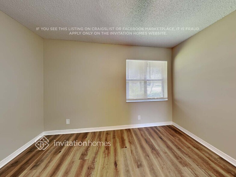 Building Photo - 6625 NW 48th Manor