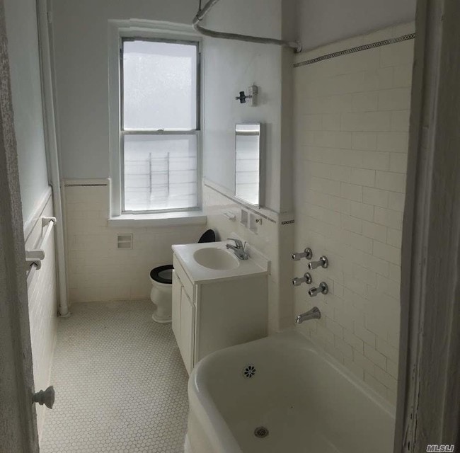 Building Photo - 118-65 Metropolitan Ave