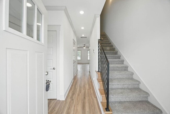 Building Photo - 3 Bedroom 2 1/2 Bath Luxury Home Near Madison Street!