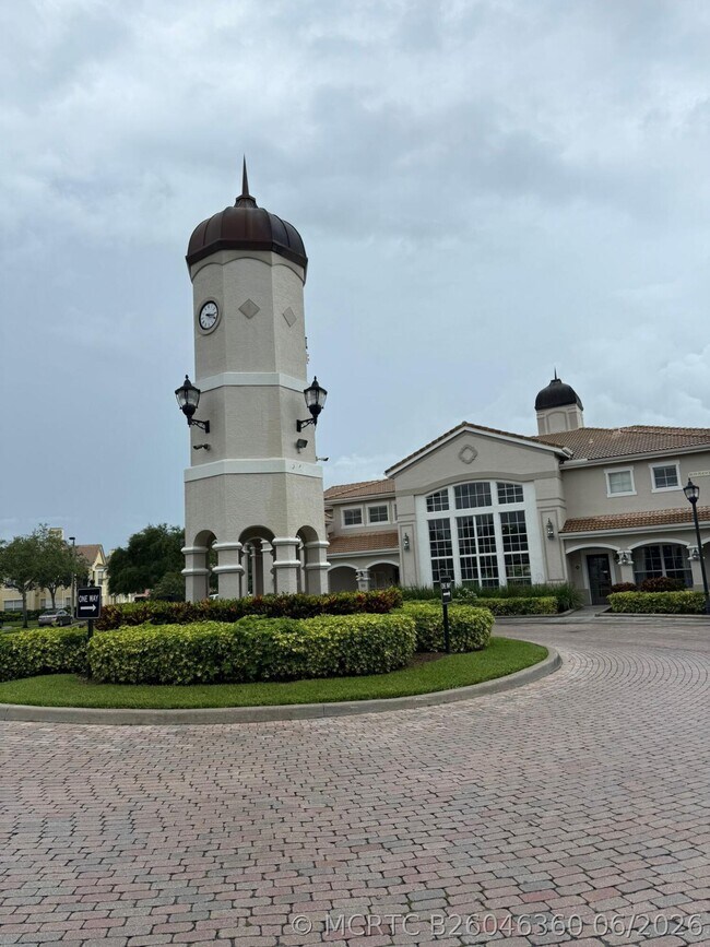 Building Photo - 122 SW Peacock Blvd