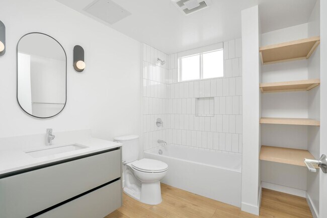 Building Photo - 1422 Tamarind Ave