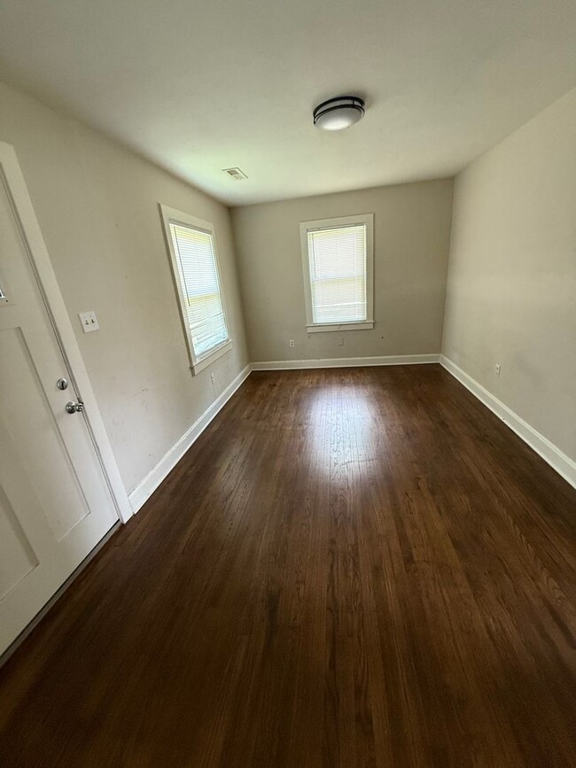Building Photo - 2 Bed/1 Bath House
