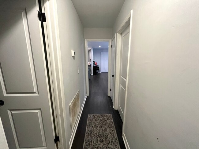 Building Photo - 5923 Murray Dr