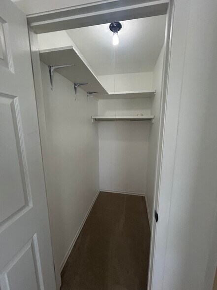 2nd Bedroom Walk-in Closet - 1233 Guelbreth Ln
