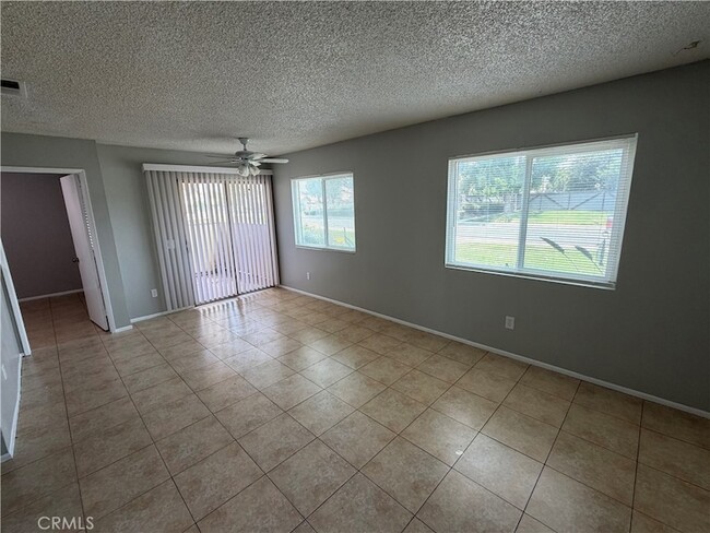 Building Photo - 3732 Oak Creek Dr