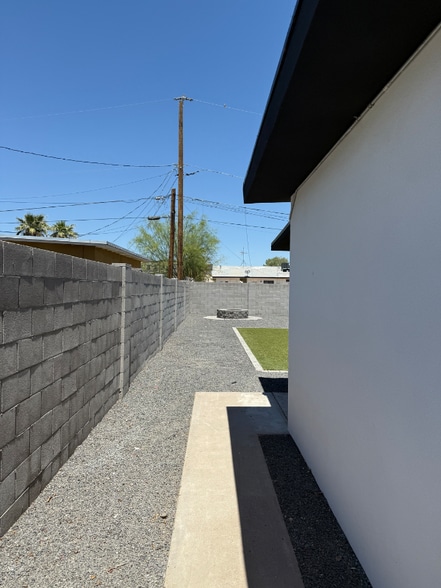 Building Photo - 932 E Tempe Dr