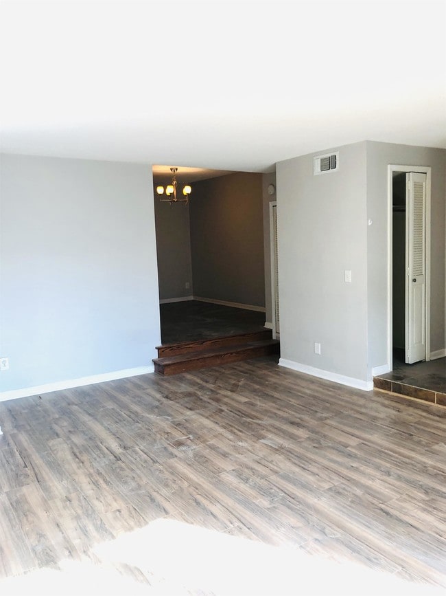 Building Photo - 3602 Gillham Rd