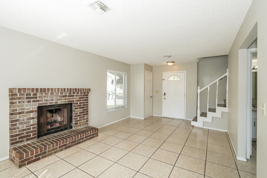Building Photo - 856 Buttercup Dr