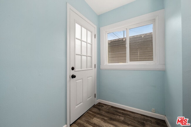 Building Photo - 2738 Cloverdale Ave