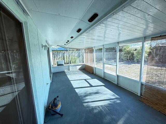 Building Photo - 8810 SE Hobe Ridge Ave