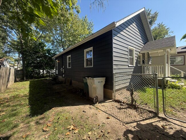 Building Photo - 23090 Powell Ave