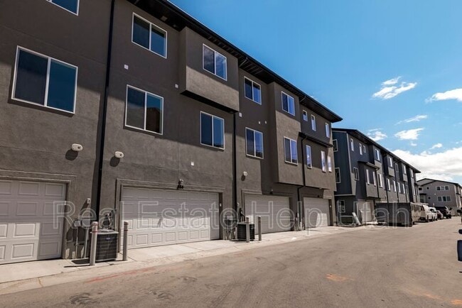 Building Photo - 488 S 700 W
