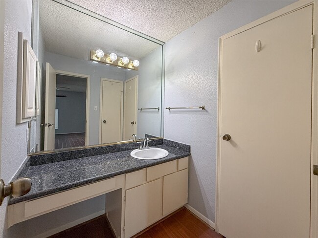 Building Photo - 3100 Jeanetta St