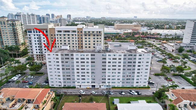 Building Photo - 2555 NE 11th St