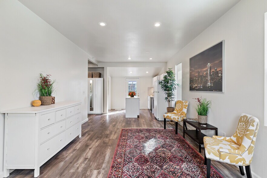 Living Room - 1521 E Spruce St