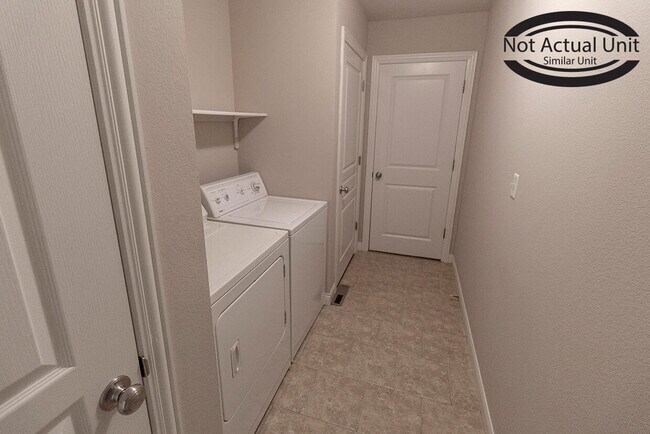 Building Photo - 7392 Arratt Ct