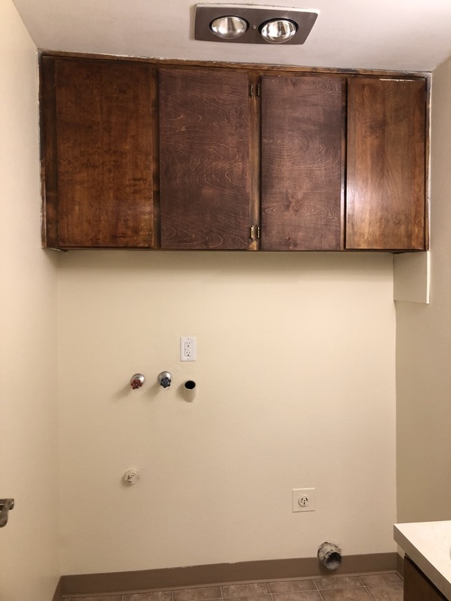 Building Photo - West Salem Townhome!