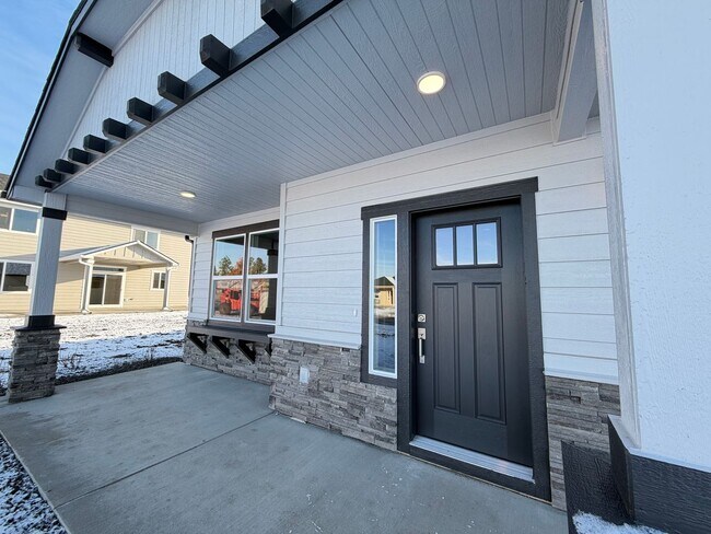 Building Photo - Brand New Hayden Home