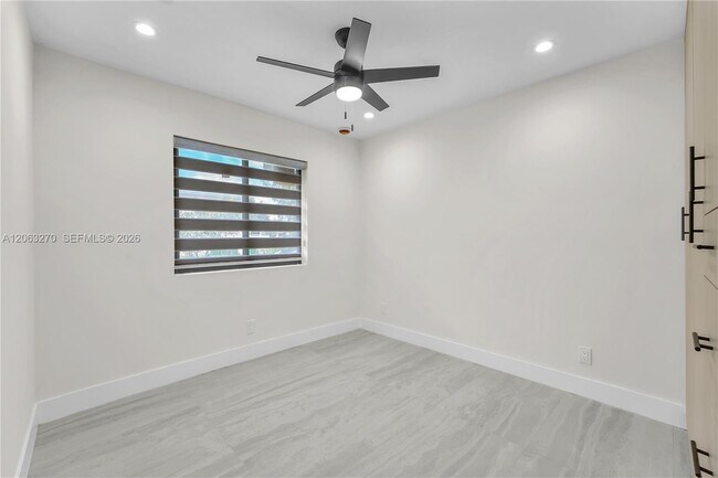 Building Photo - 4700 SW 110th Ave