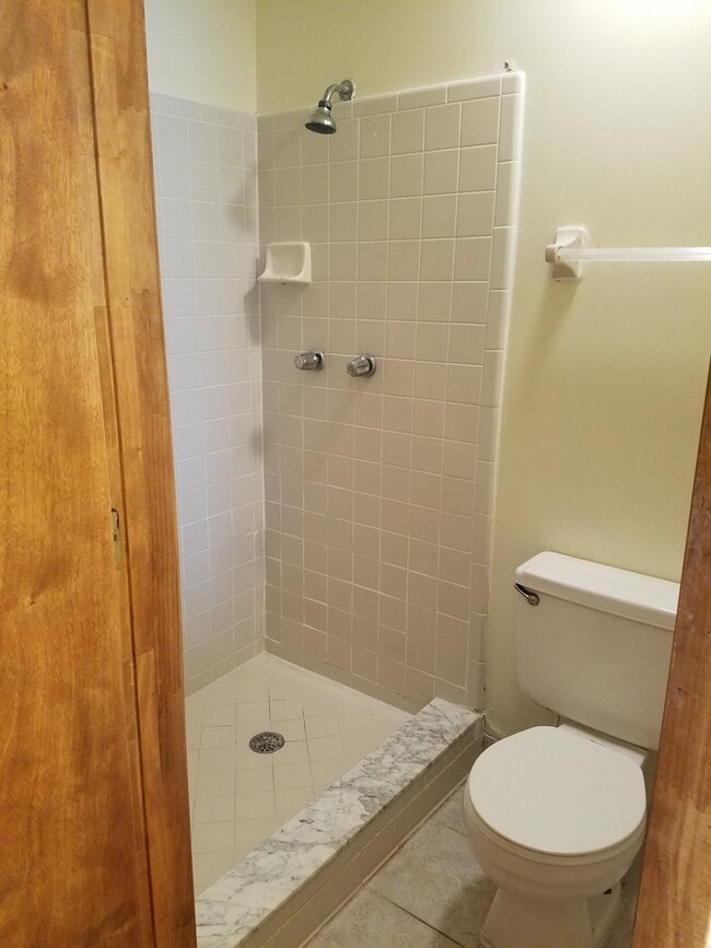 Building Photo - $1450 - 3/2/1 - MOVE IN SPECIAL  - Upstair...