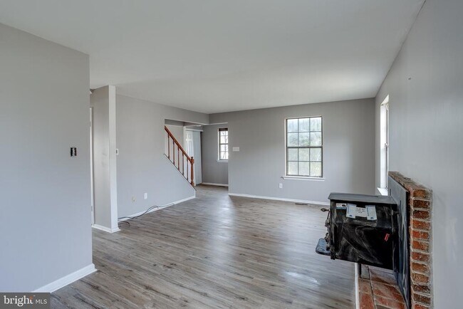 Building Photo - 101 Bayberry Ct