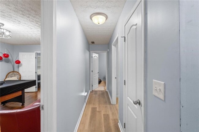 Building Photo - 40 Pine Shadow Cir