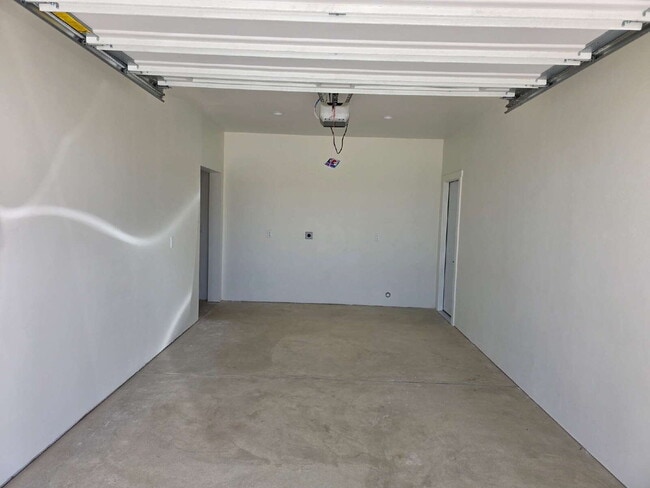 Building Photo - AVAILABLE NOW - 1 Bed, 1 Bath Morro Bay Apartment with Ocean View