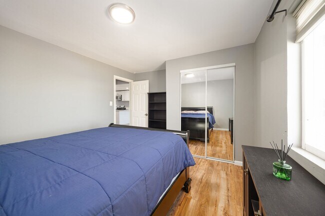 Building Photo - Spacious 3-Bedroom Upgraded Attached Home ...