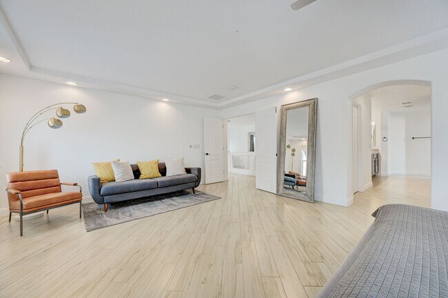 Building Photo - FANTASTIC FULLY UPGRADED FURNISHED RENTAL LOCATED IN THE SOUTHWEST!!!