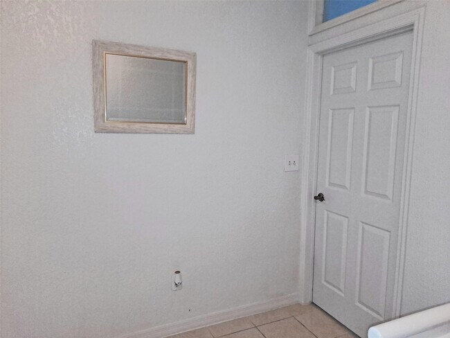 Building Photo - 705 SW 148th Ave