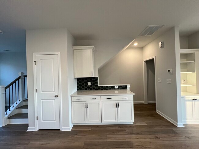 Building Photo - 375 Chesapeake Cmns St