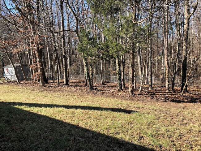 Building Photo - SW Large Brick Home, Updated Kitchen & Bathrooms, Wood Like Flooring, Fenced Yard!