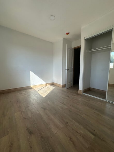 Building Photo - 347 N Eucalyptus Ave