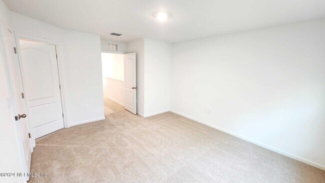 Building Photo - 307 Redbud Rd