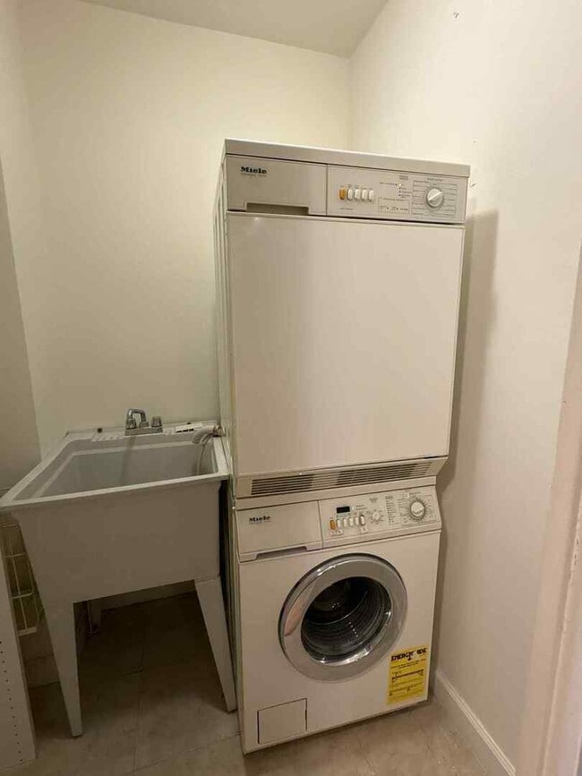 Building Photo - 1440 N Lake Shore Dr