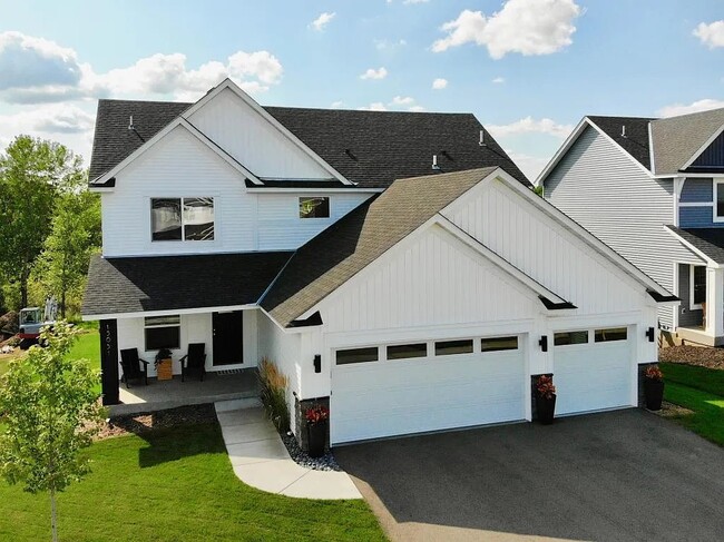 Building Photo - 15651 Fairfield Dr