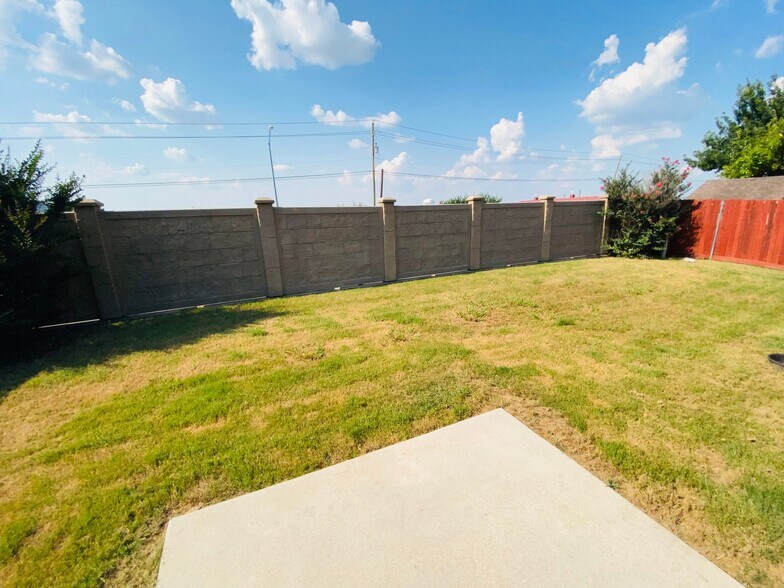 Building Photo - 2918 Hilton Head Dr