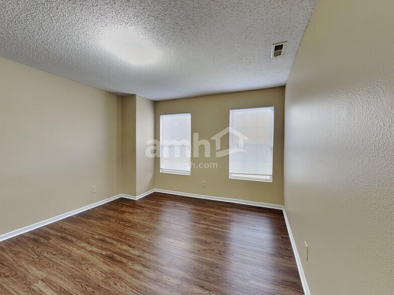 Building Photo - 6904 Eagle Crossing Blvd