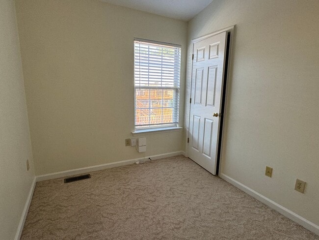 Building Photo - Immaculate Stonewall Heights Townhome!